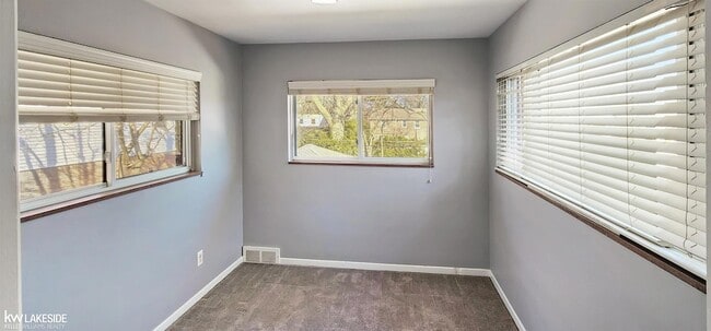 Building Photo - 890 Neff Rd