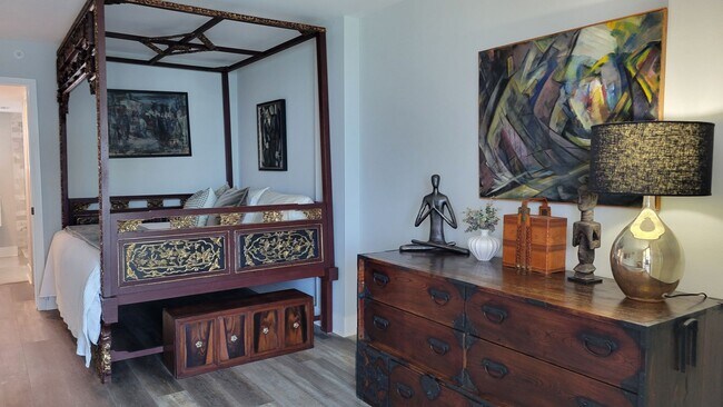 Building Photo - Annual or seasonal turnkey furnished renov...