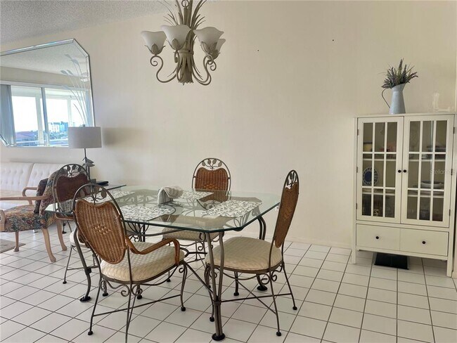 Building Photo - 7872 Sailboat Key Blvd S