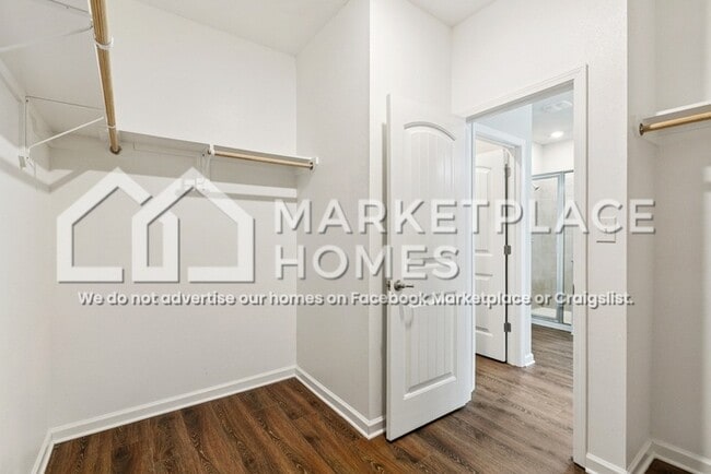 Building Photo - 5755 Oak Trace Dr