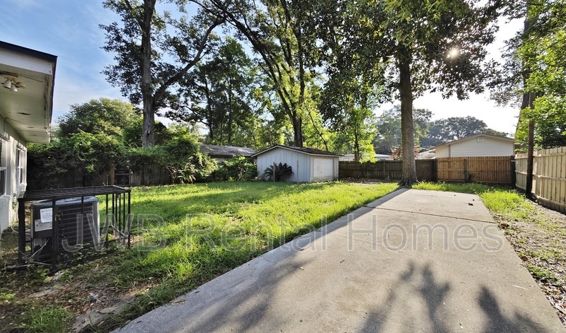 Building Photo - 1931 River Bluff Rd N