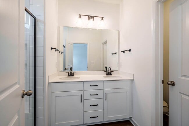 Building Photo - 838 Oak Center Dr