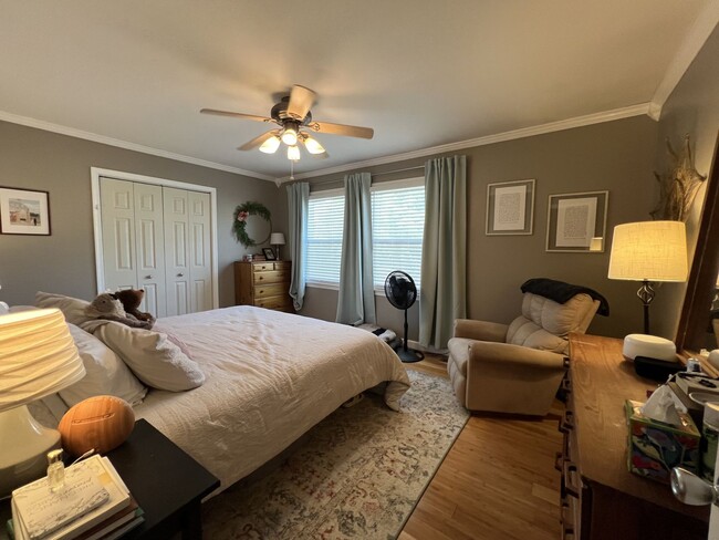 Building Photo - Updated End-Unit Townhouse in York County