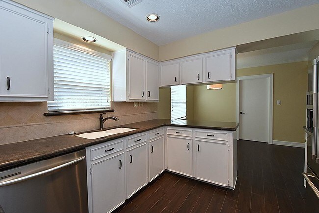 Building Photo - 2410 Del Norte St