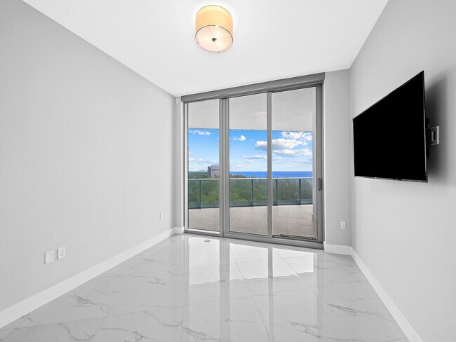 Building Photo - 701 S Fort Lauderdale Beach Blvd