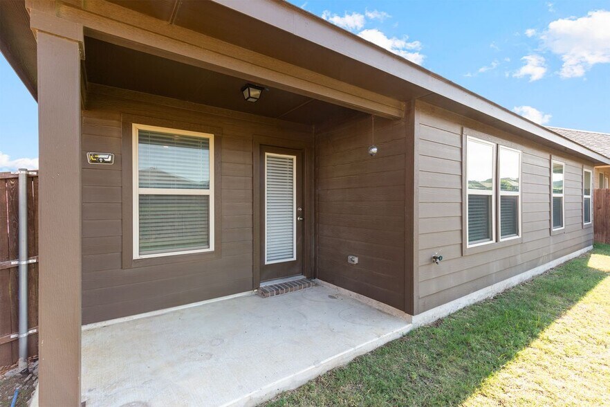 Building Photo - 936 English Dr