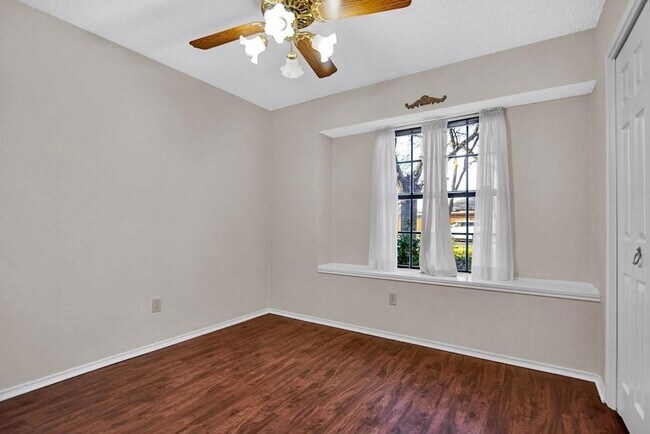 Building Photo - 1101 Cresswell Dr