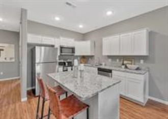 Building Photo - 775 N St Paul St