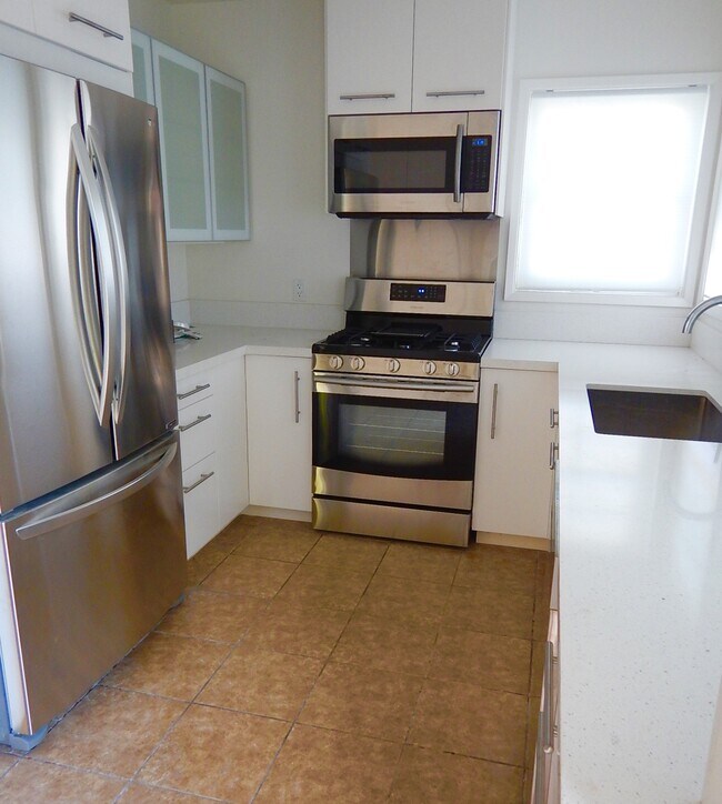 kitchen - 2747 Clyde Ave