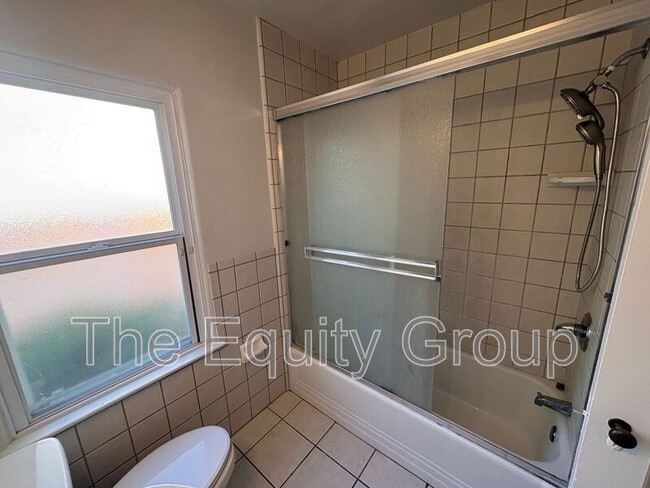 Building Photo - 1610 W College Ave