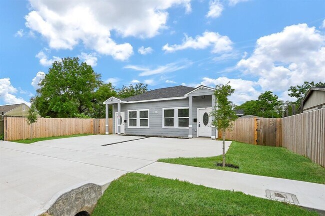 Building Photo - 113 Bolden St