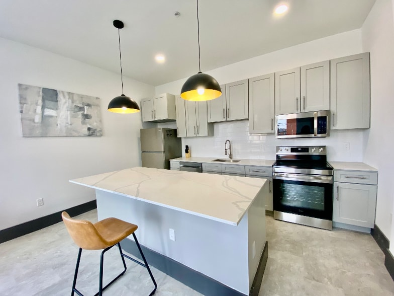 Building Photo - 116 E Randolph Ave