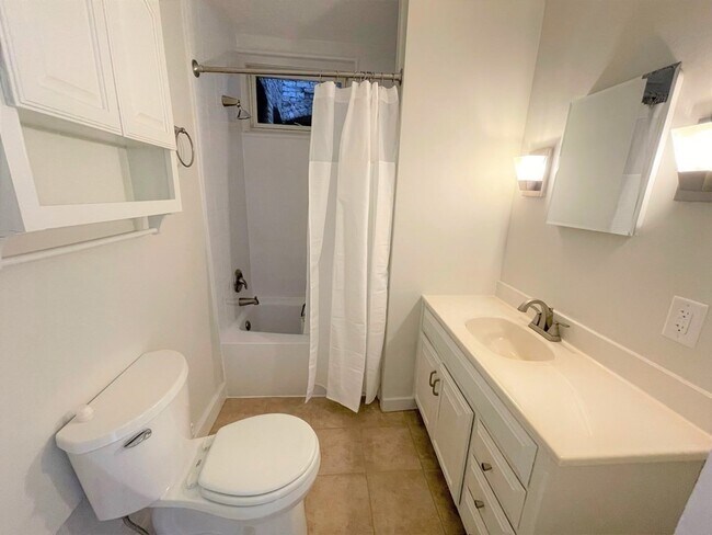 Building Photo - 20 Wellington St