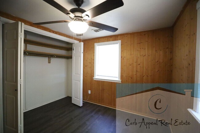 Building Photo - 1405 Pratt Cir