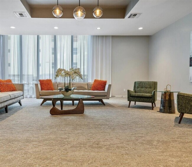 Building Photo - 9225 Collins Ave