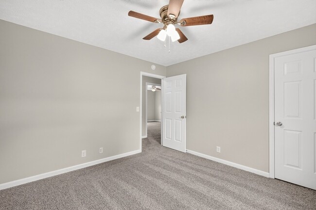 Building Photo - 2504 Angelyn Dr