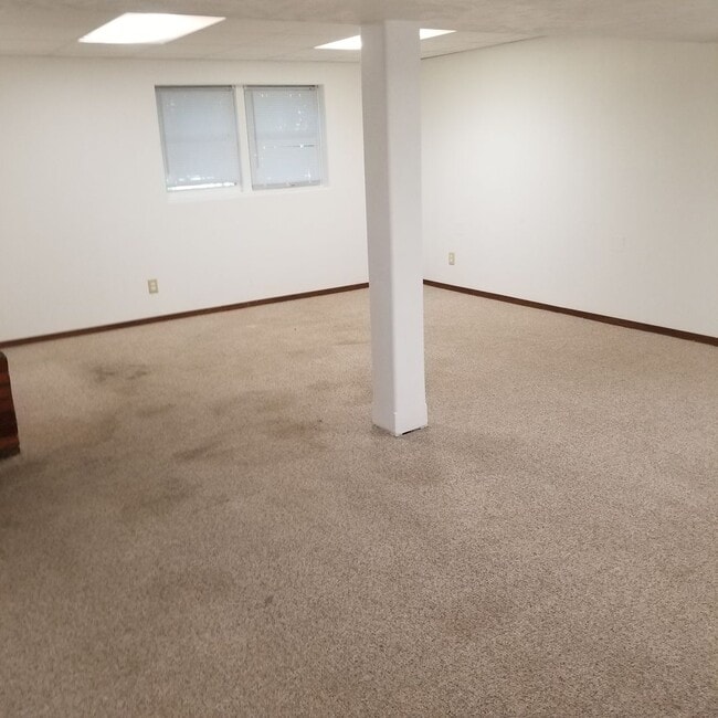 Building Photo - 3 bedroom in Westwood Heights!