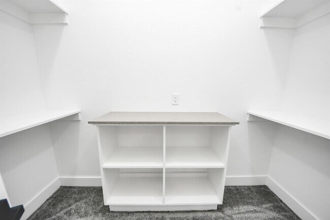 Building Photo - 673 Rd 5822