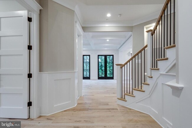 Building Photo - 5615 McLean Dr