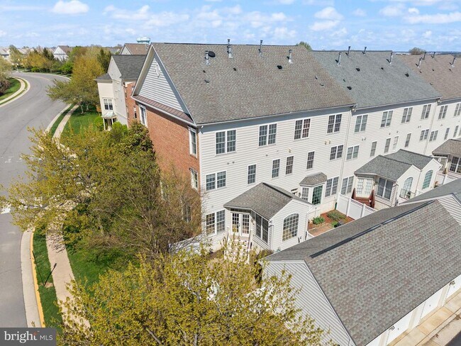 Building Photo - 42465 Regal Wood Dr