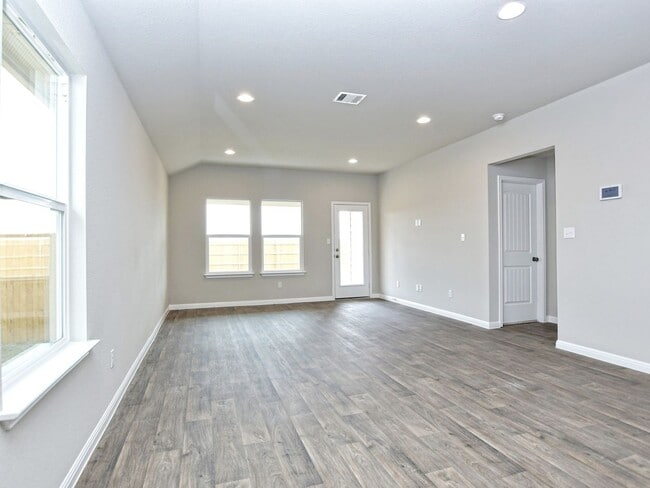 Building Photo - 3 BR/2 BA in BASTROP - 1489 SF in Pecan Park - Close to TESLA!