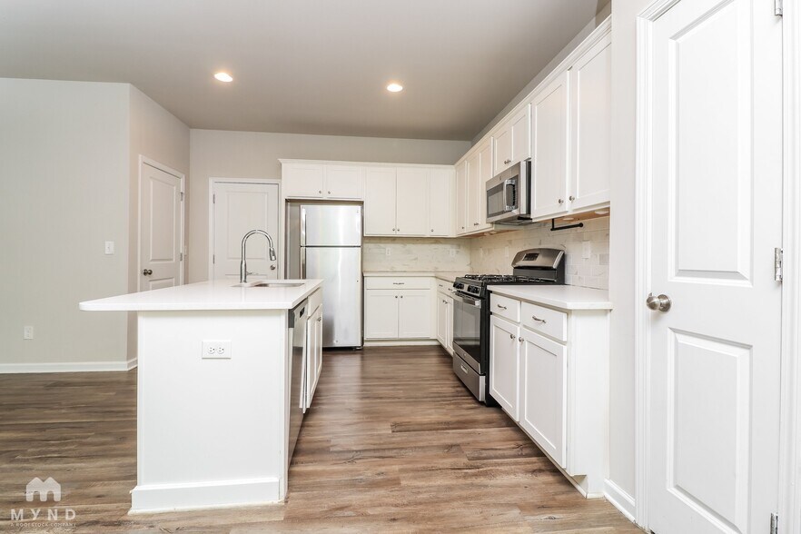 Building Photo - 222 Omega Ct