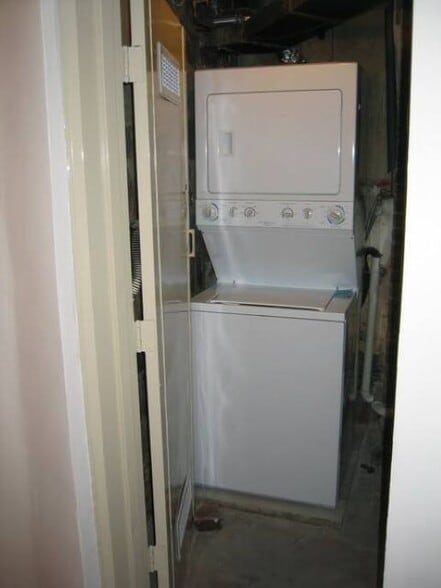 Building Photo - 18 8th St NE