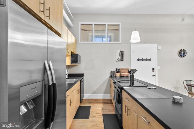 Building Photo - 200 Lincoln Ave