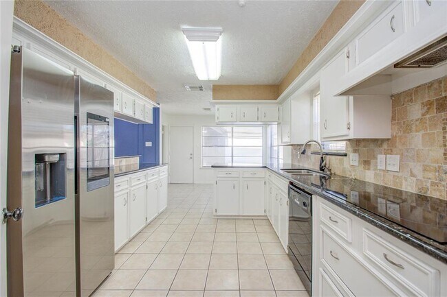 Building Photo - 11527 Sagewillow Ln