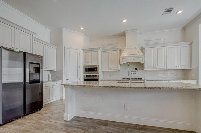 Building Photo - 12902 Sierra National Dr