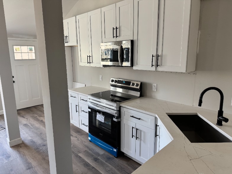 Building Photo - 113 Saluda St