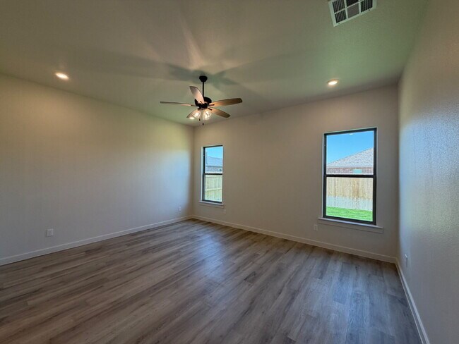 Building Photo - New Spacious 3 Bedroom Home with Luxury Primary Suite in Frenship ISD
