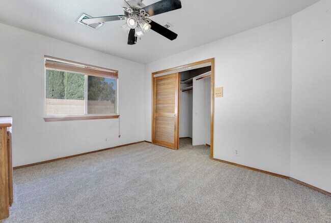 Building Photo - 2503 Brentwood Dr