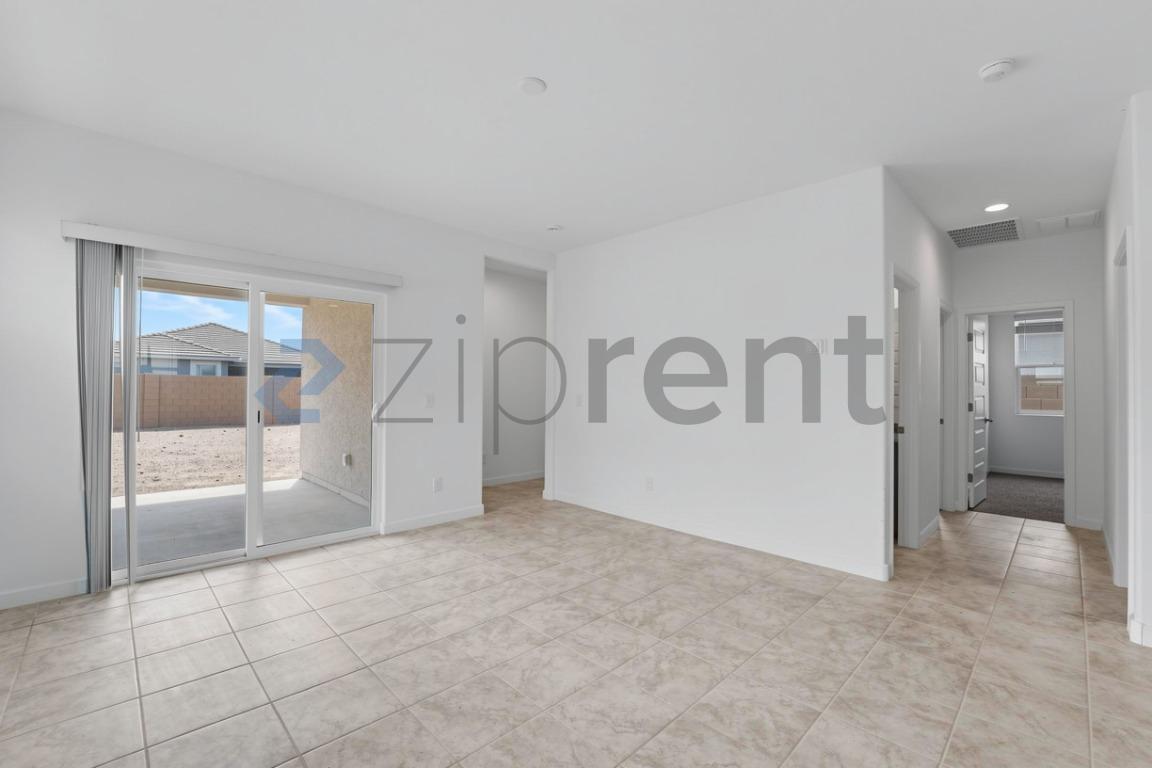 Building Photo - Unit