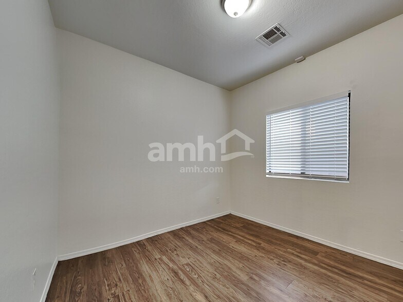 Building Photo - 2525 W Nancy Ln