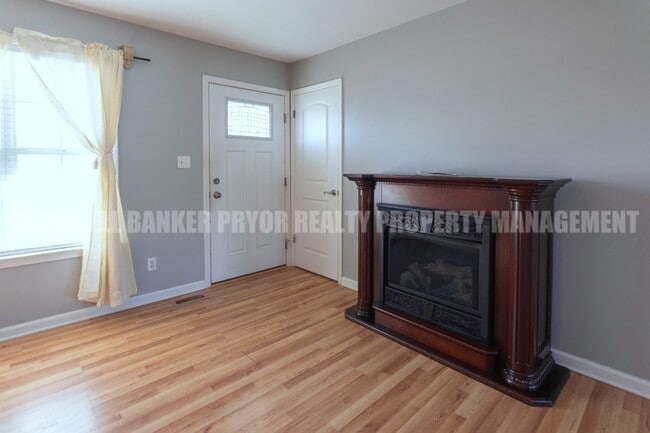 Building Photo - 345 Yoakum St