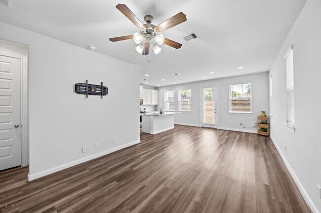 Building Photo - 9913 Brickhouse Dr