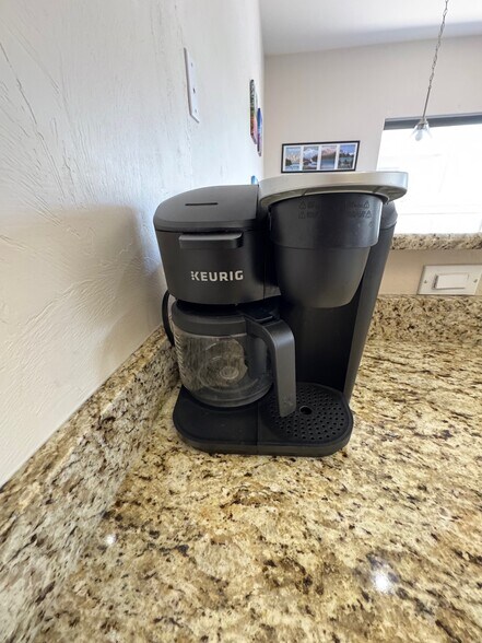 Building Photo - 400 Paradise Pky