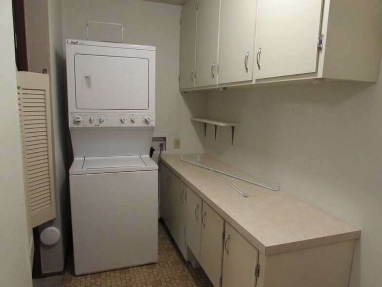 Building Photo - 636 Horizon Dr