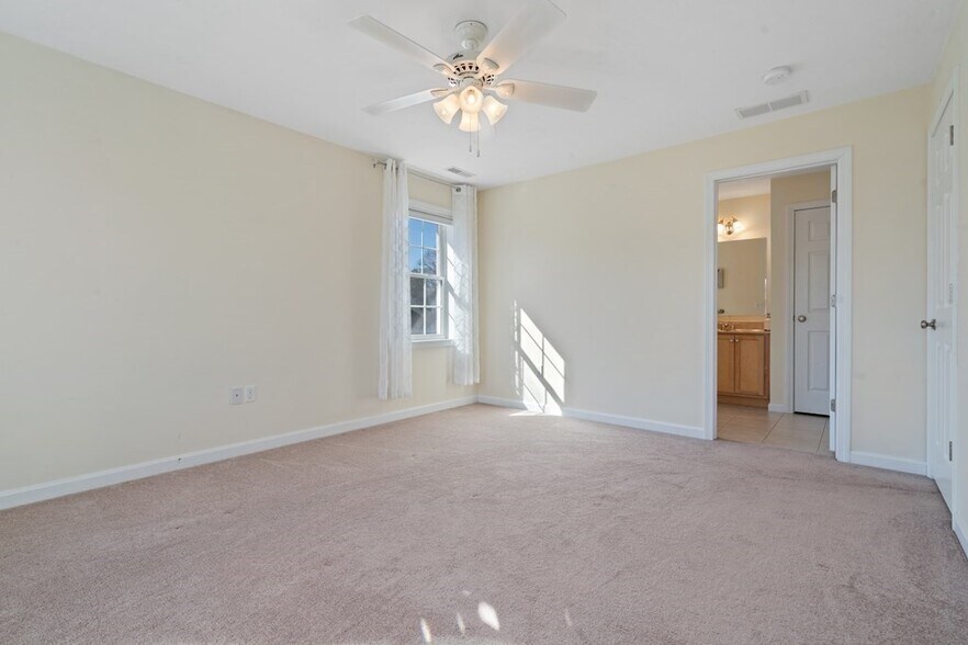 Building Photo - 20 Denworth Bell Cir