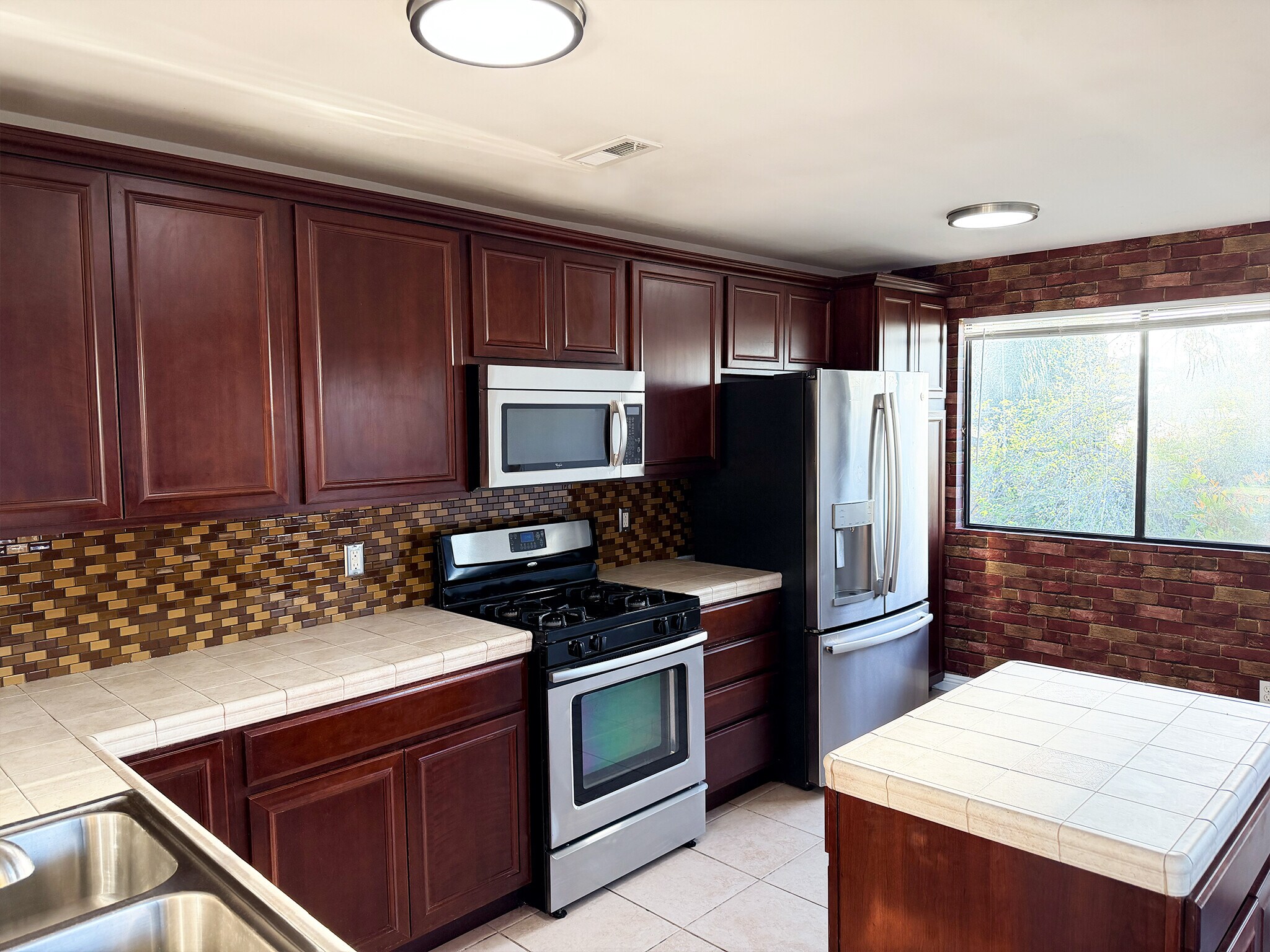 Building Photo - 7305 Milwood Ave