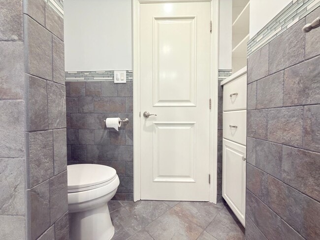 Building Photo - Upgraded 2-Bedroom Home with Garage & Enclosed Yard.