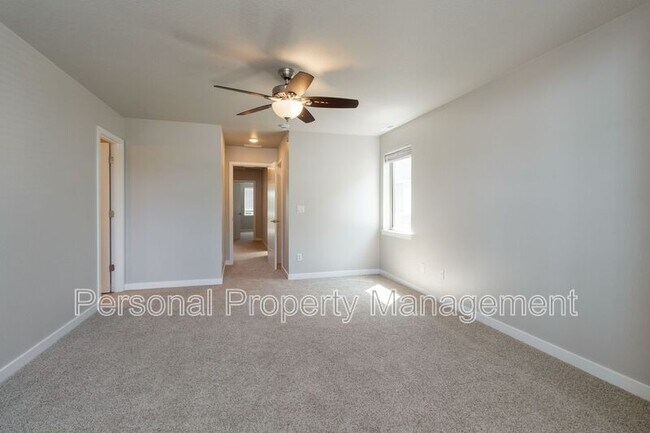Building Photo - 8711 NE 43rd Pl