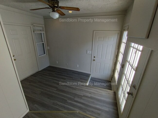 Building Photo - FOR LEASE | Tulsa | $1000 Rent | 2 Bed, 1 ...