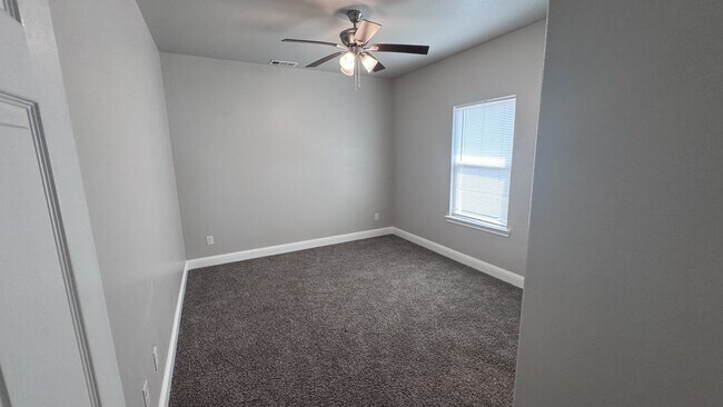 Building Photo - 117 Hessed St