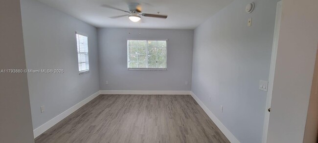 Building Photo - 677 SW 111th Ave