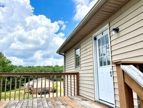 Building Photo - Welcome to this charming 1-bedroom, 1-bath...