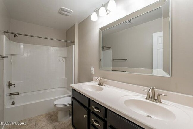 Building Photo - Spacious & Stylish Living in Saguaro Bloom...