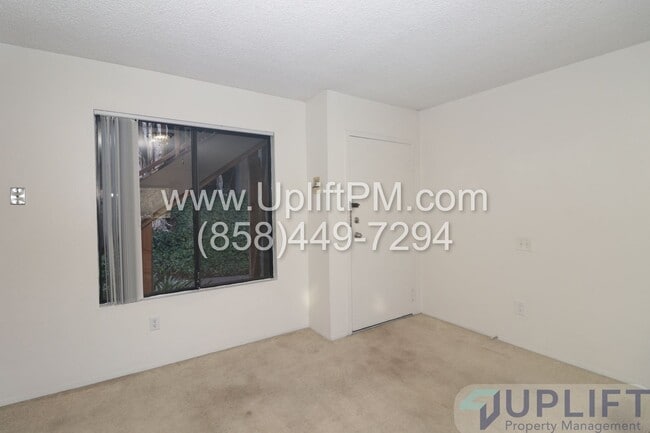 Building Photo - Charming 1 Bed / 1 Bath Condo in Gated Community in a Prime Central Location