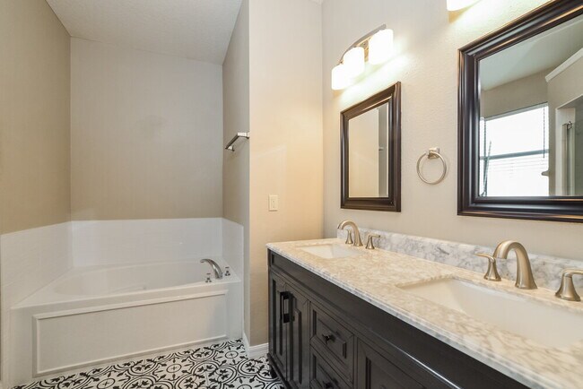 Building Photo - 241 Bluff Pass Dr